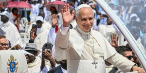 Papa em Angola: “Os idosos não devem apenas ser ajudados, mas ouvidos”