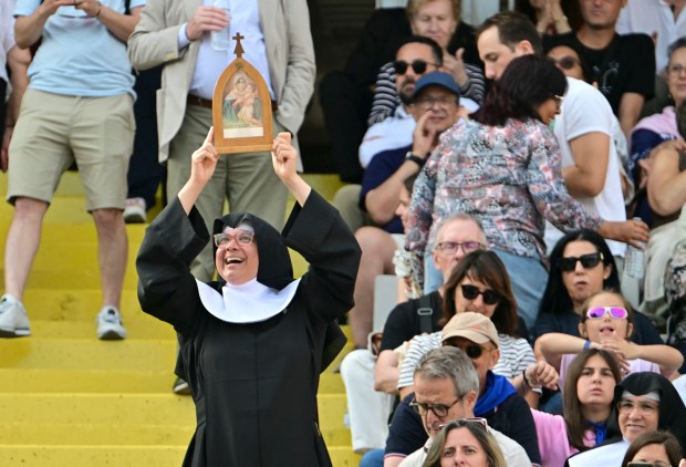 pope-leo-xiv-nun-st-mary-icon-prayer-vigil-lluis-companys-olympic-stadium-barcelona-spain