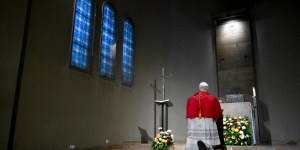 A oração do Papa chega às periferias. E nós, cristãos, chegamos até elas?