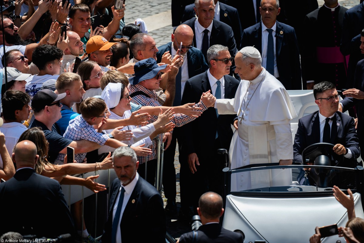 pope-leo-xiv-angelus-castel-gandolfo