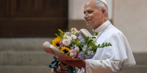 Deus “não é uma figura poderosa que se impõe pela força”, afirma Leão XIV