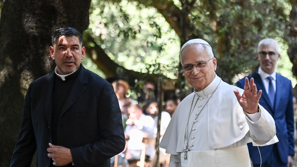 pope-leo-xiv-dines-vulnerable-people-at-the-borgo-laudato-si-village