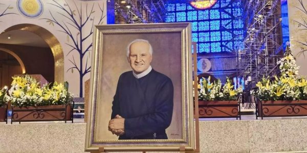 O padre silencioso que foi uma voz potente no jornalismo